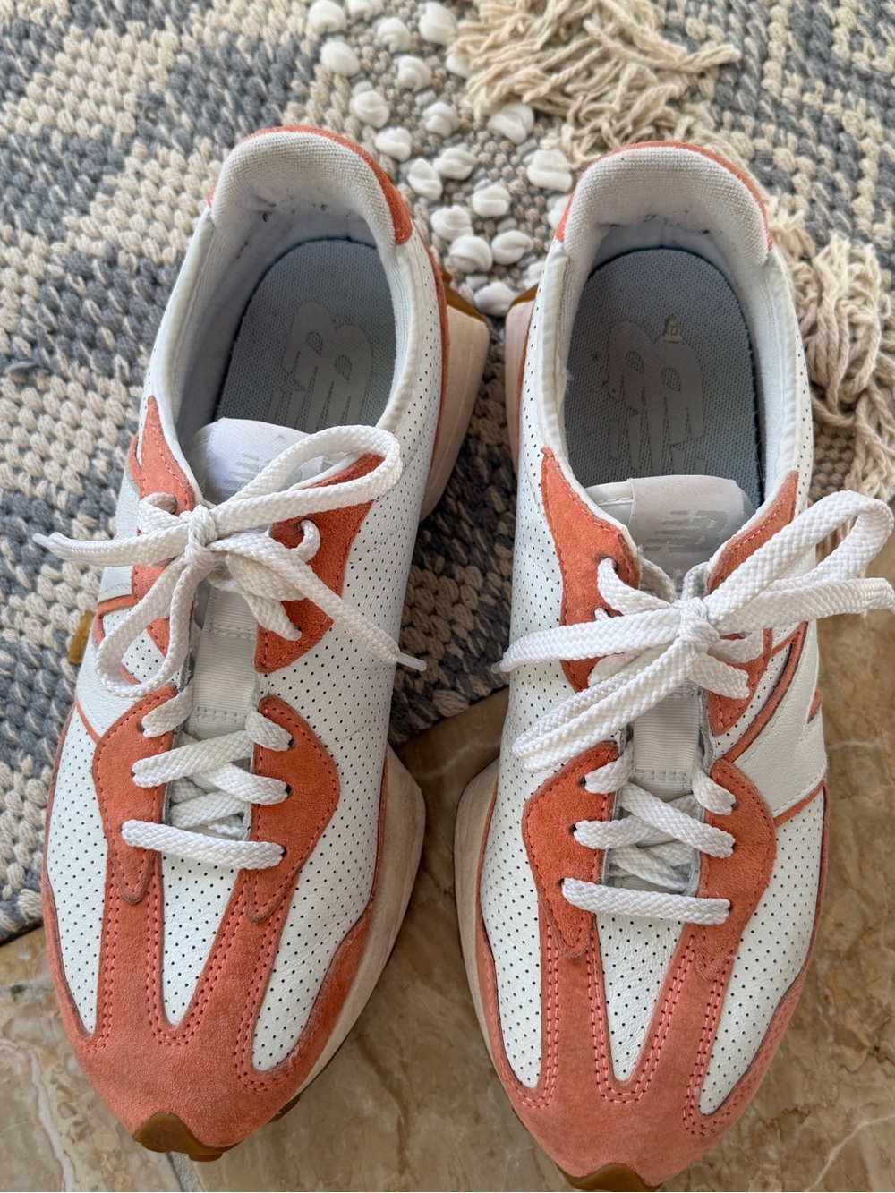 New Balance 327 White and Coral Suede-Trim Sneakers sz11 - Picture 2 of 6
